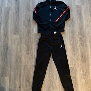 Jordan Kids Matching Tracksuit Set in Black with Red Accent Boys size L